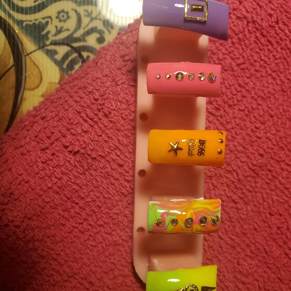 Custmized Nails - Picture 8 of 16